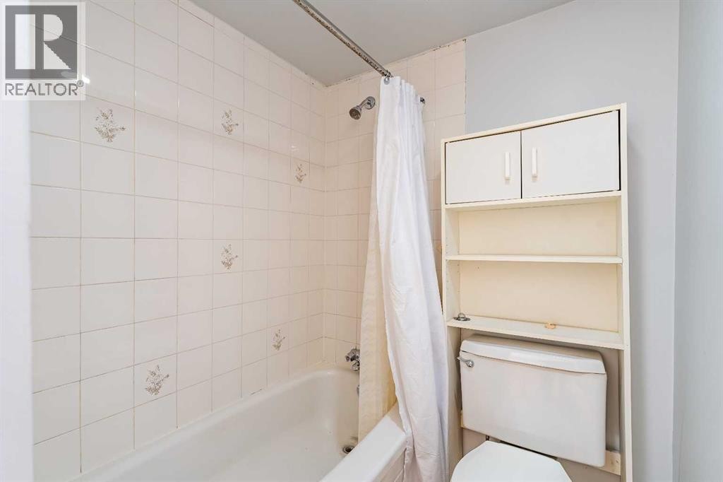 












135 27 Avenue NE

,
Calgary,




Alberta
T2Z1Z8

