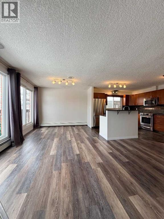 












135 27 Avenue NE

,
Calgary,




Alberta
T2Z1Z8

