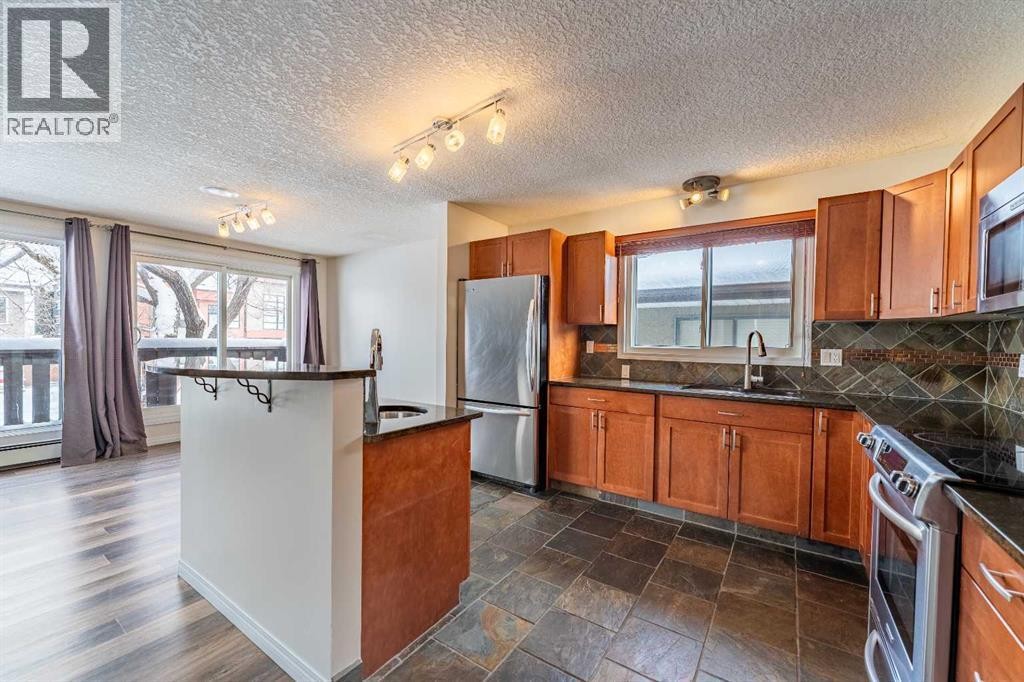 












135 27 Avenue NE

,
Calgary,




Alberta
T2Z1Z8


