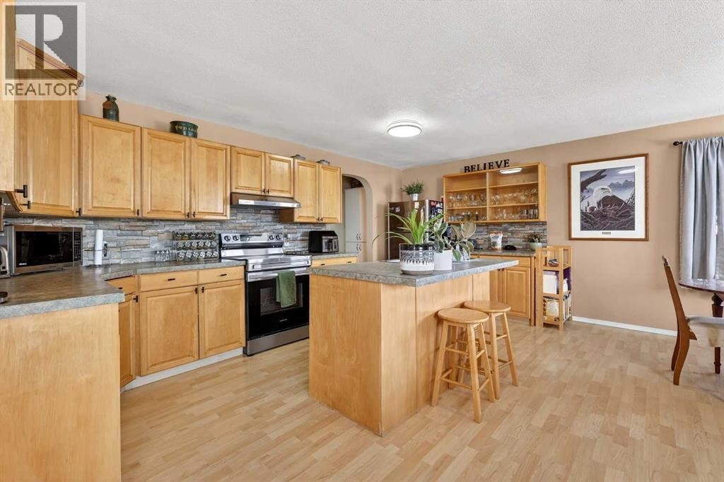 












119 3 Avenue W

,
Hussar,




Alberta
T0J1S0

