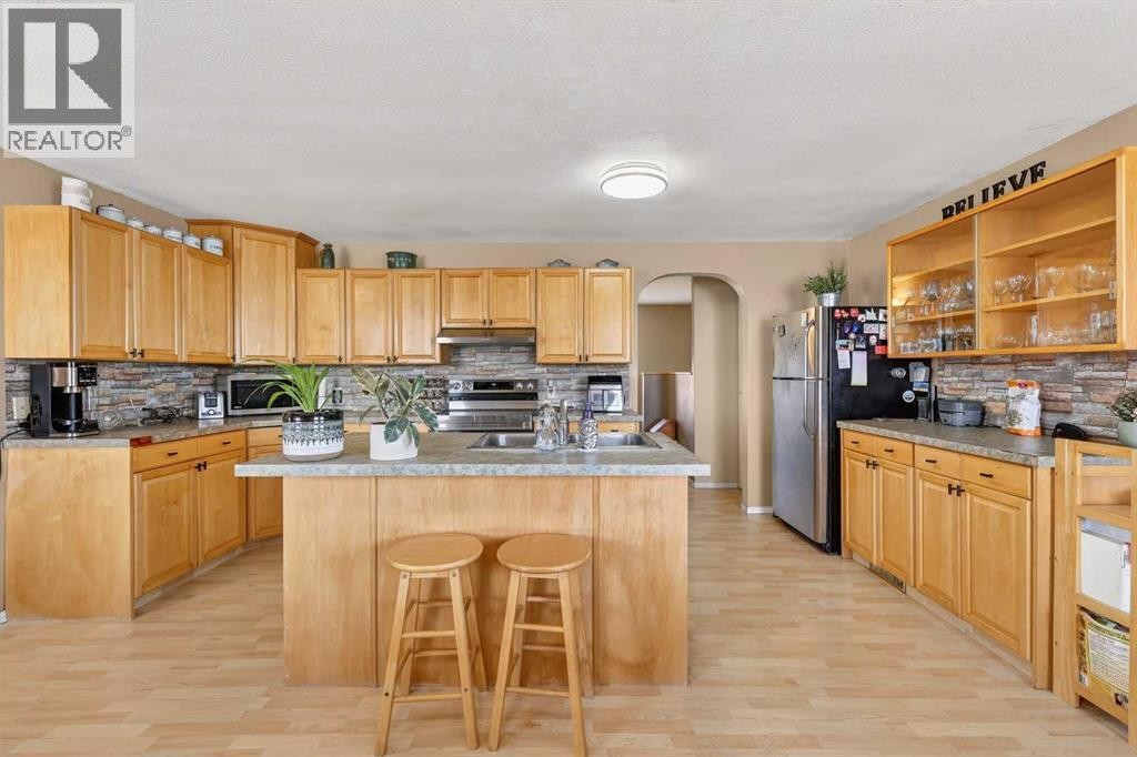 












119 3 Avenue W

,
Hussar,




Alberta
T0J1S0

