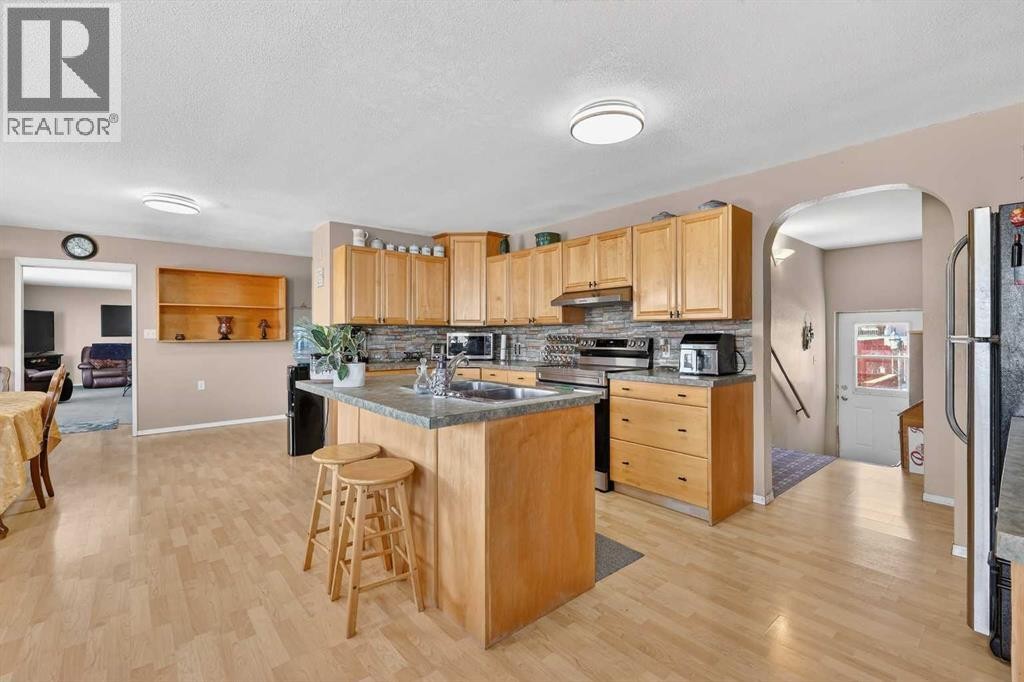 












119 3 Avenue W

,
Hussar,




Alberta
T0J1S0

