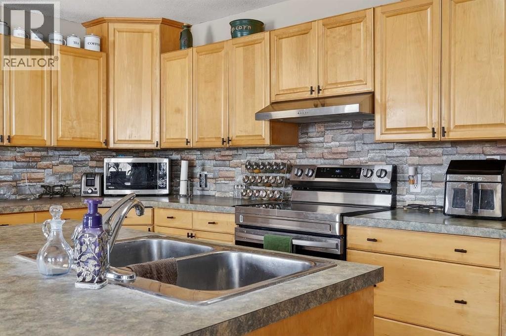 












119 3 Avenue W

,
Hussar,




Alberta
T0J1S0

