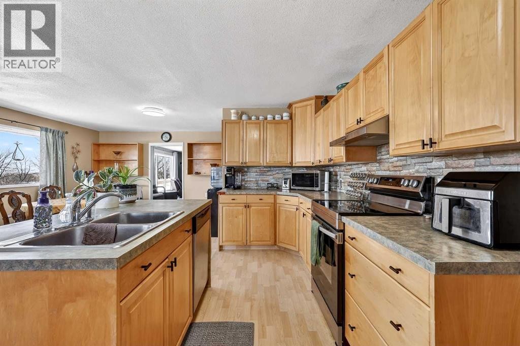 












119 3 Avenue W

,
Hussar,




Alberta
T0J1S0

