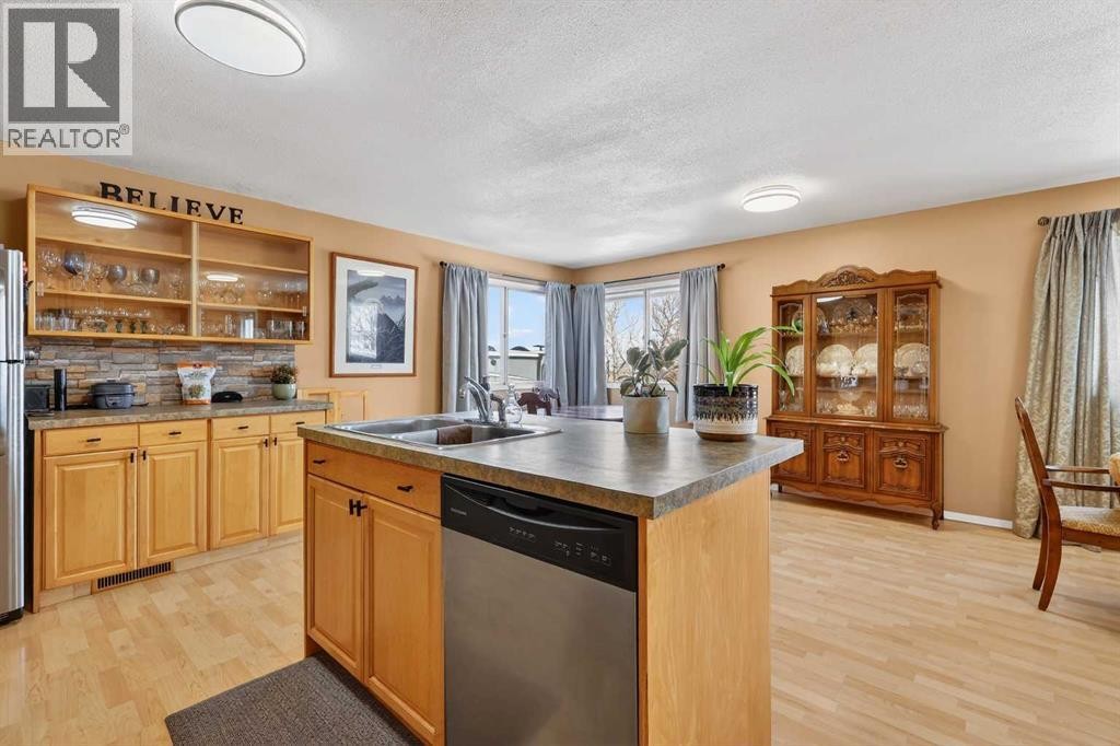 












119 3 Avenue W

,
Hussar,




Alberta
T0J1S0

