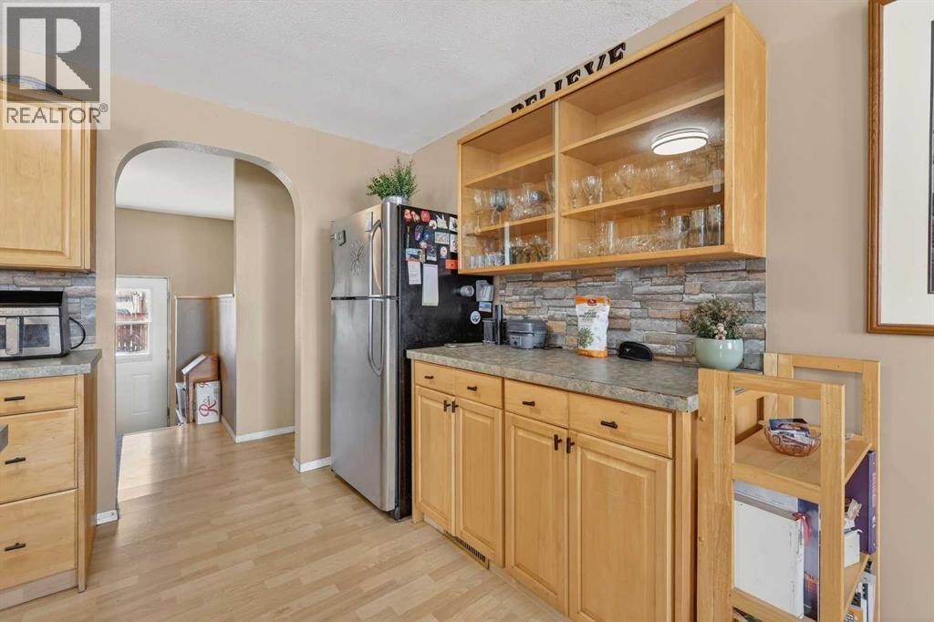 












119 3 Avenue W

,
Hussar,




Alberta
T0J1S0

