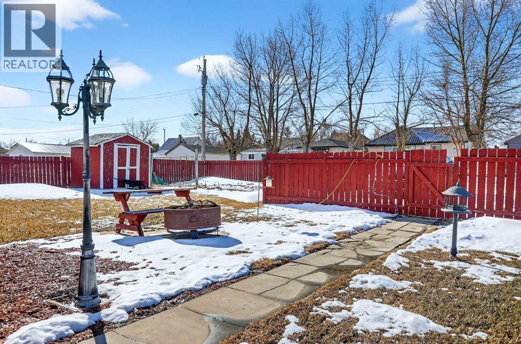 












119 3 Avenue W

,
Hussar,




Alberta
T0J1S0

