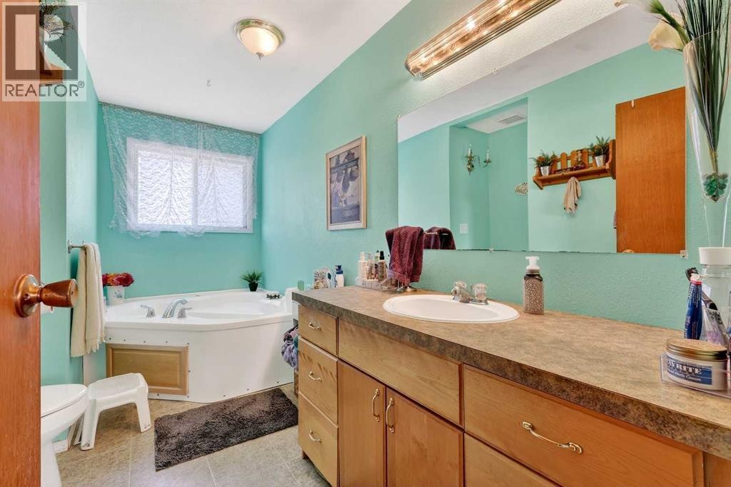 












119 3 Avenue W

,
Hussar,




Alberta
T0J1S0

