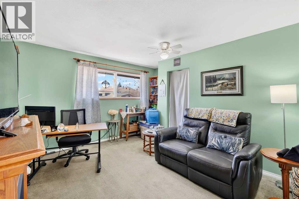 












119 3 Avenue W

,
Hussar,




Alberta
T0J1S0

