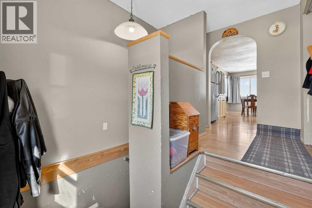 












119 3 Avenue W

,
Hussar,




Alberta
T0J1S0

