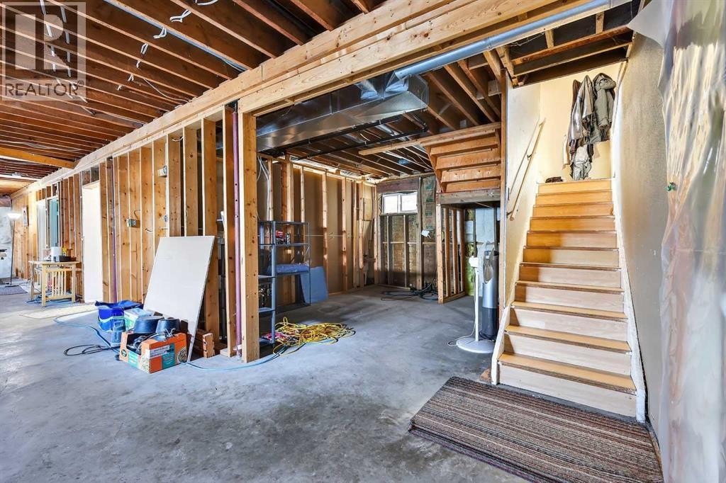 












119 3 Avenue W

,
Hussar,




Alberta
T0J1S0

