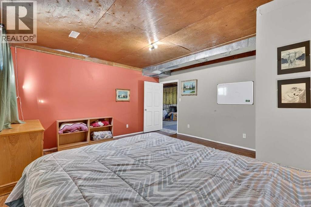 












119 3 Avenue W

,
Hussar,




Alberta
T0J1S0

