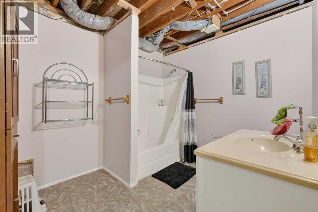 












119 3 Avenue W

,
Hussar,




Alberta
T0J1S0

