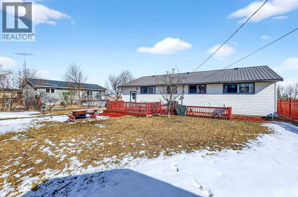 












119 3 Avenue W

,
Hussar,




Alberta
T0J1S0

