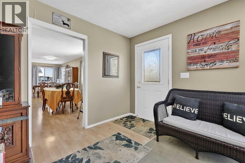 












119 3 Avenue W

,
Hussar,




Alberta
T0J1S0

