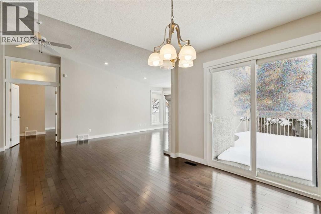 












33 Pump Hill Landing SW

,
Calgary,




Alberta
T2V5C1

