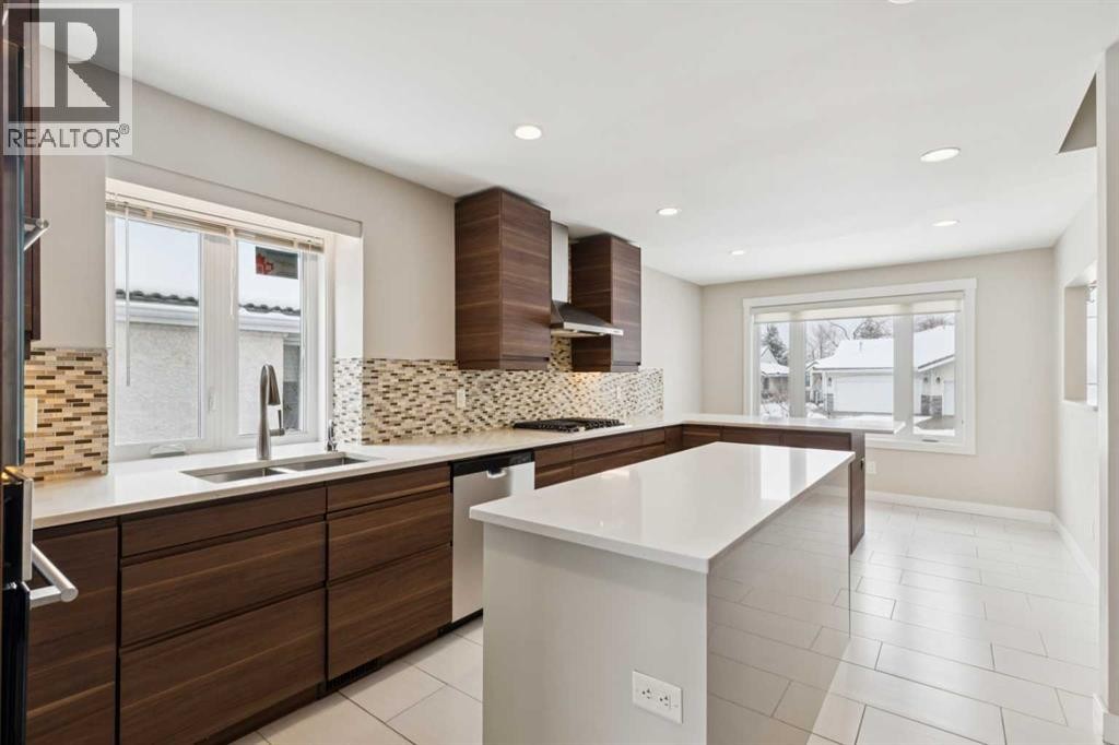 












33 Pump Hill Landing SW

,
Calgary,




Alberta
T2V5C1

