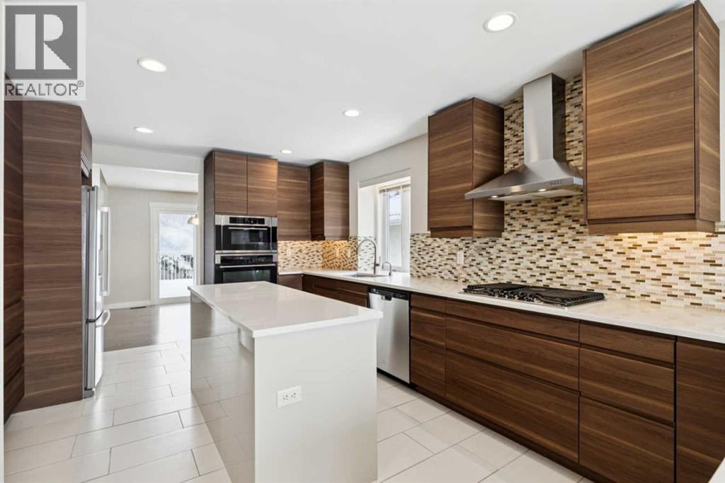 












33 Pump Hill Landing SW

,
Calgary,




Alberta
T2V5C1

