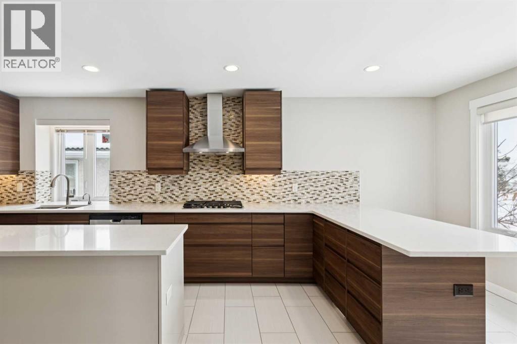 












33 Pump Hill Landing SW

,
Calgary,




Alberta
T2V5C1

