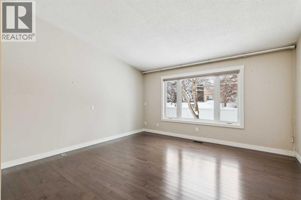 












33 Pump Hill Landing SW

,
Calgary,




Alberta
T2V5C1

