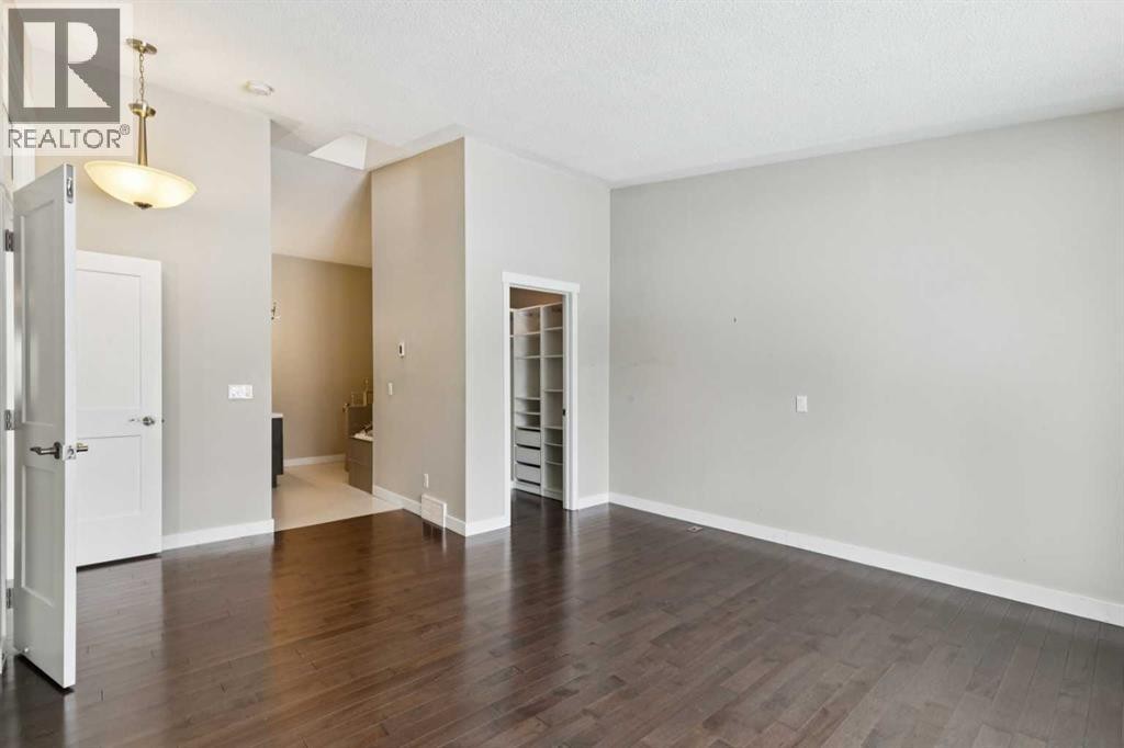 












33 Pump Hill Landing SW

,
Calgary,




Alberta
T2V5C1

