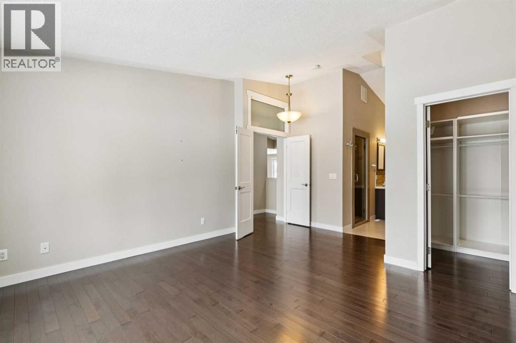 












33 Pump Hill Landing SW

,
Calgary,




Alberta
T2V5C1

