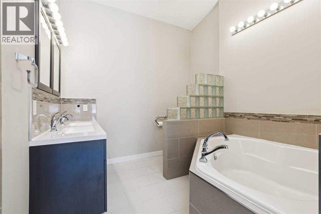 












33 Pump Hill Landing SW

,
Calgary,




Alberta
T2V5C1

