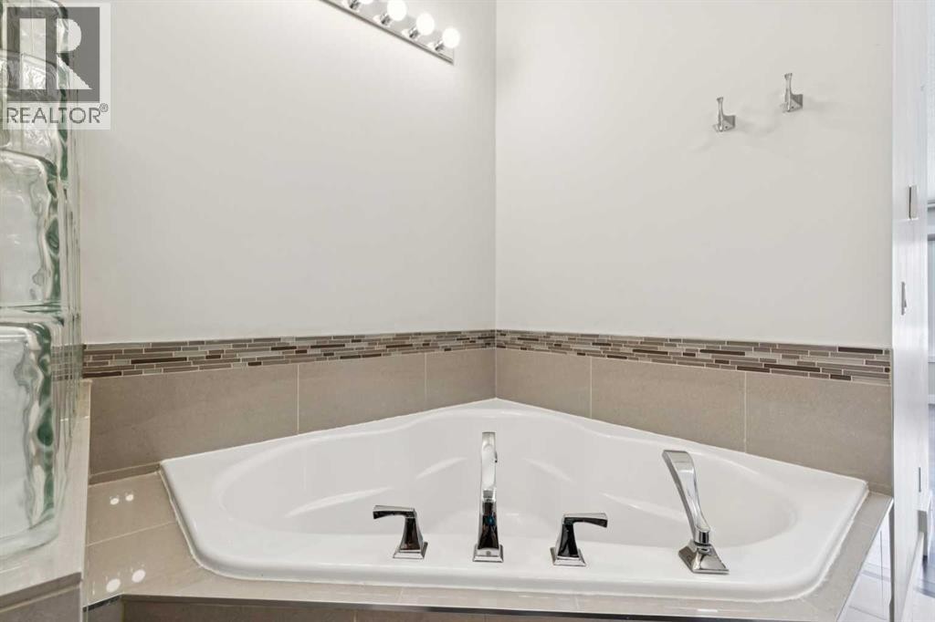 












33 Pump Hill Landing SW

,
Calgary,




Alberta
T2V5C1

