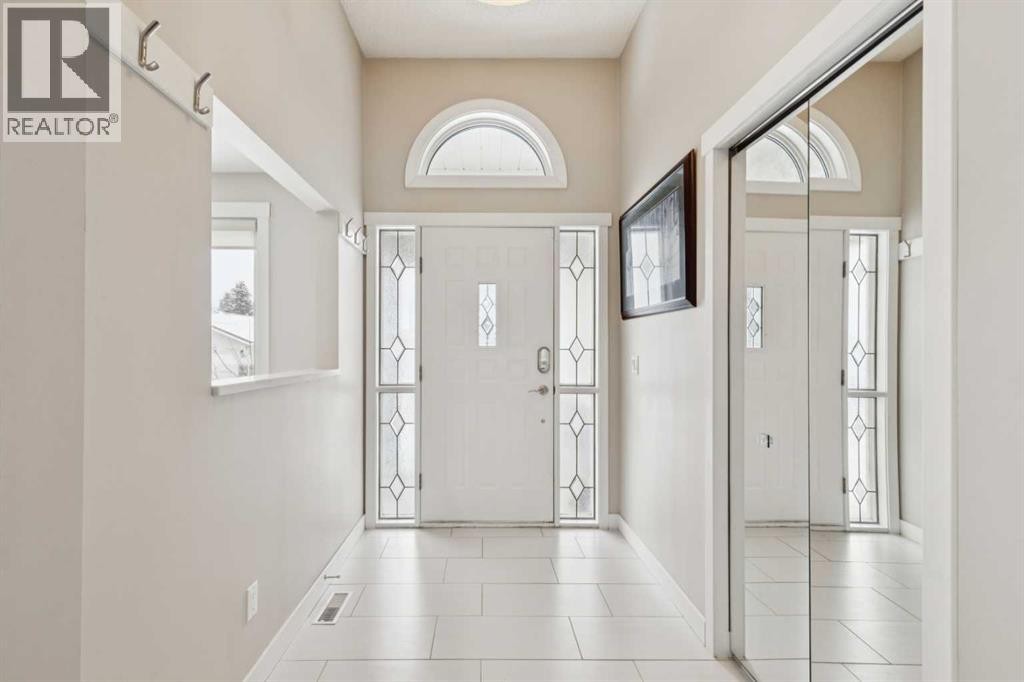 












33 Pump Hill Landing SW

,
Calgary,




Alberta
T2V5C1

