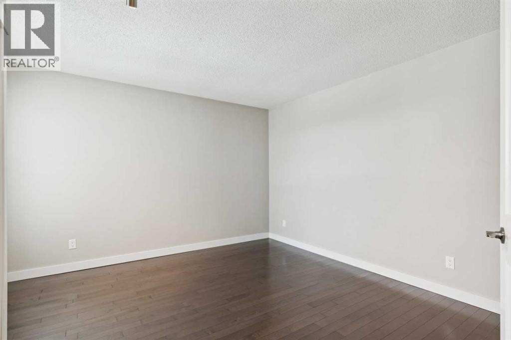 












33 Pump Hill Landing SW

,
Calgary,




Alberta
T2V5C1

