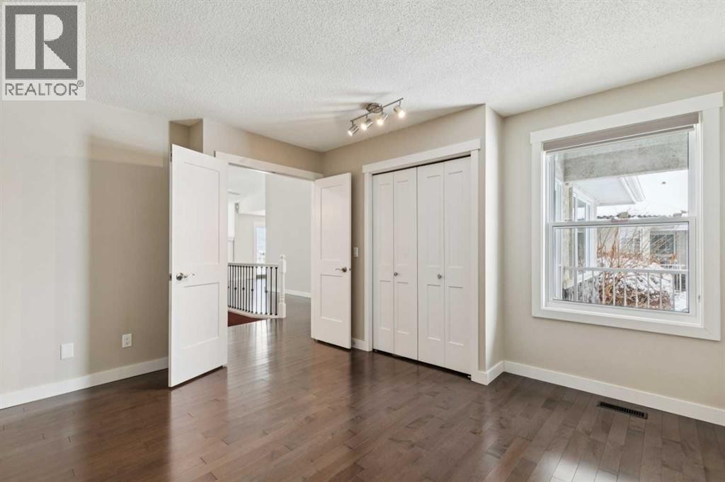 












33 Pump Hill Landing SW

,
Calgary,




Alberta
T2V5C1

