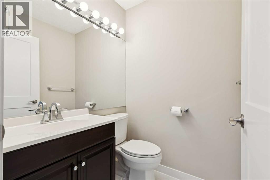 












33 Pump Hill Landing SW

,
Calgary,




Alberta
T2V5C1

