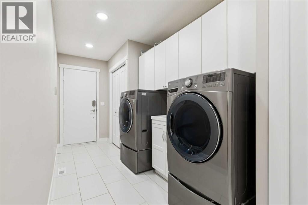 












33 Pump Hill Landing SW

,
Calgary,




Alberta
T2V5C1

