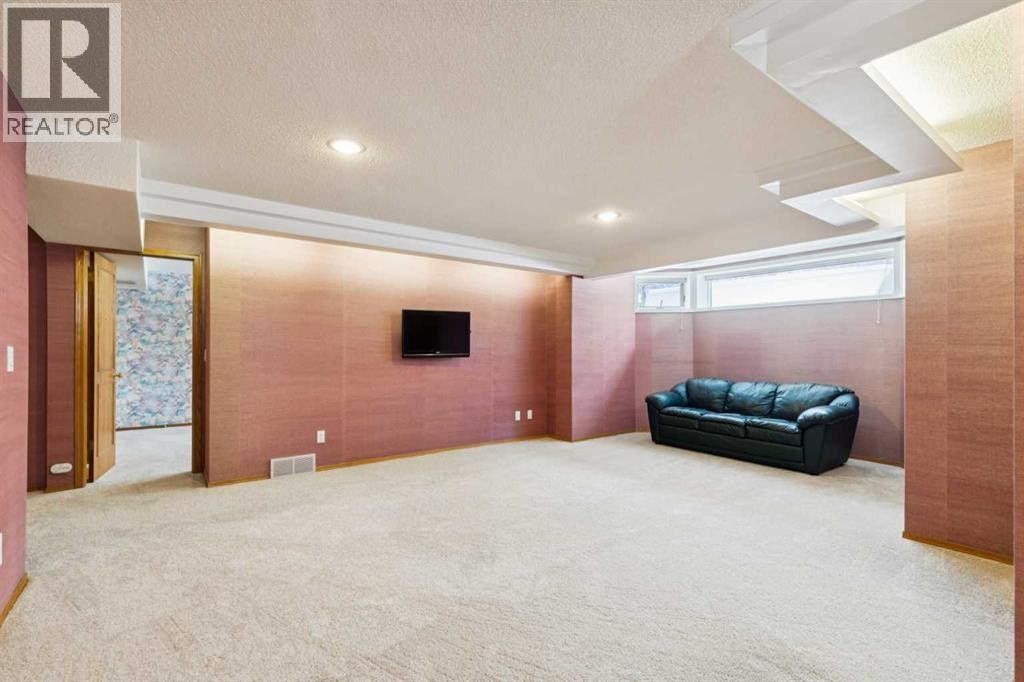 












33 Pump Hill Landing SW

,
Calgary,




Alberta
T2V5C1

