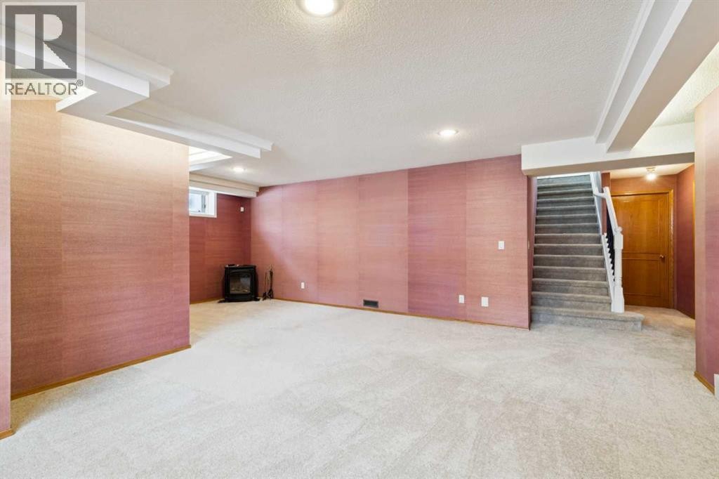 












33 Pump Hill Landing SW

,
Calgary,




Alberta
T2V5C1

