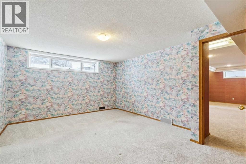 












33 Pump Hill Landing SW

,
Calgary,




Alberta
T2V5C1

