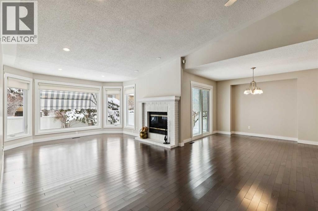 












33 Pump Hill Landing SW

,
Calgary,




Alberta
T2V5C1

