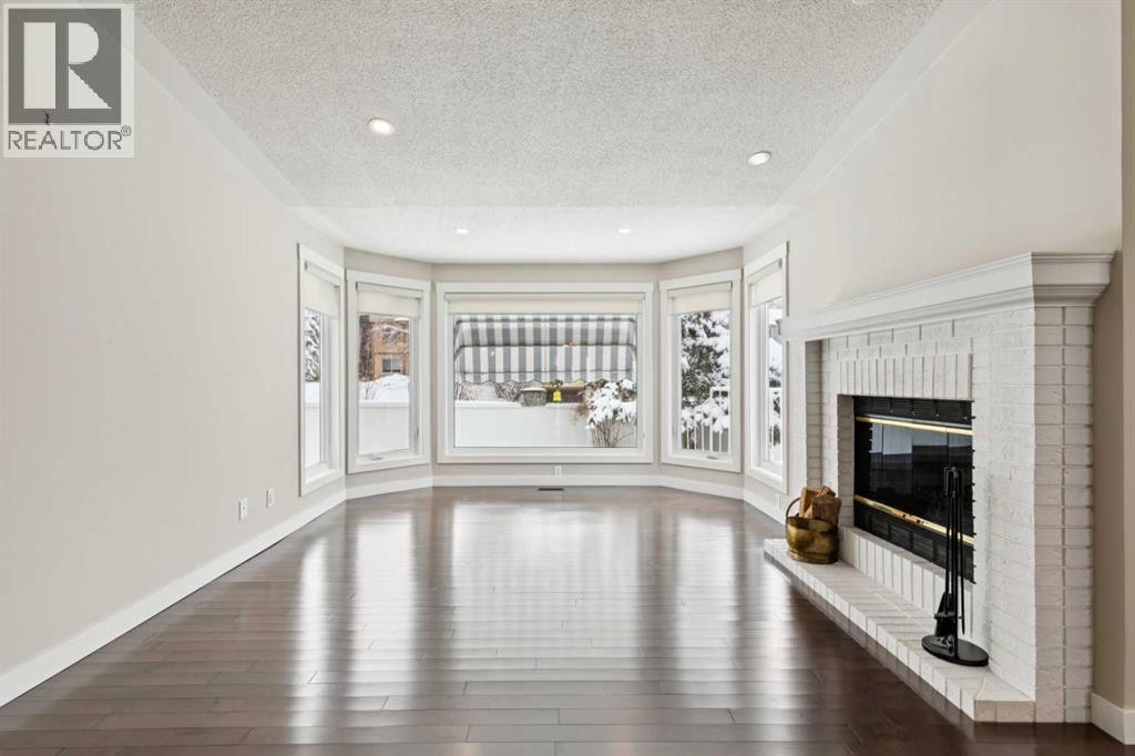 












33 Pump Hill Landing SW

,
Calgary,




Alberta
T2V5C1

