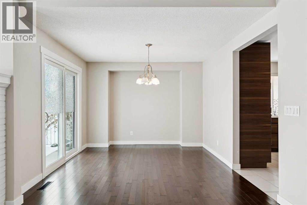 












33 Pump Hill Landing SW

,
Calgary,




Alberta
T2V5C1

