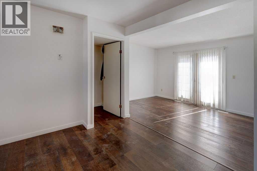 












33, 64 Whitnel Court NE

,
Calgary,




Alberta
T1Y5E3

