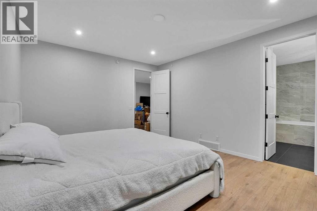 












54 Calhoun Crescent NE

,
Calgary,




Alberta
T3P1X8

