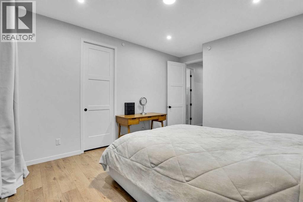 












54 Calhoun Crescent NE

,
Calgary,




Alberta
T3P1X8

