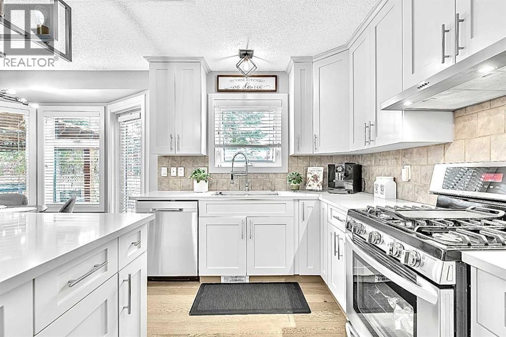 












419 Rocky Ridge Bay NW

,
Calgary,




Alberta
t3g4h8

