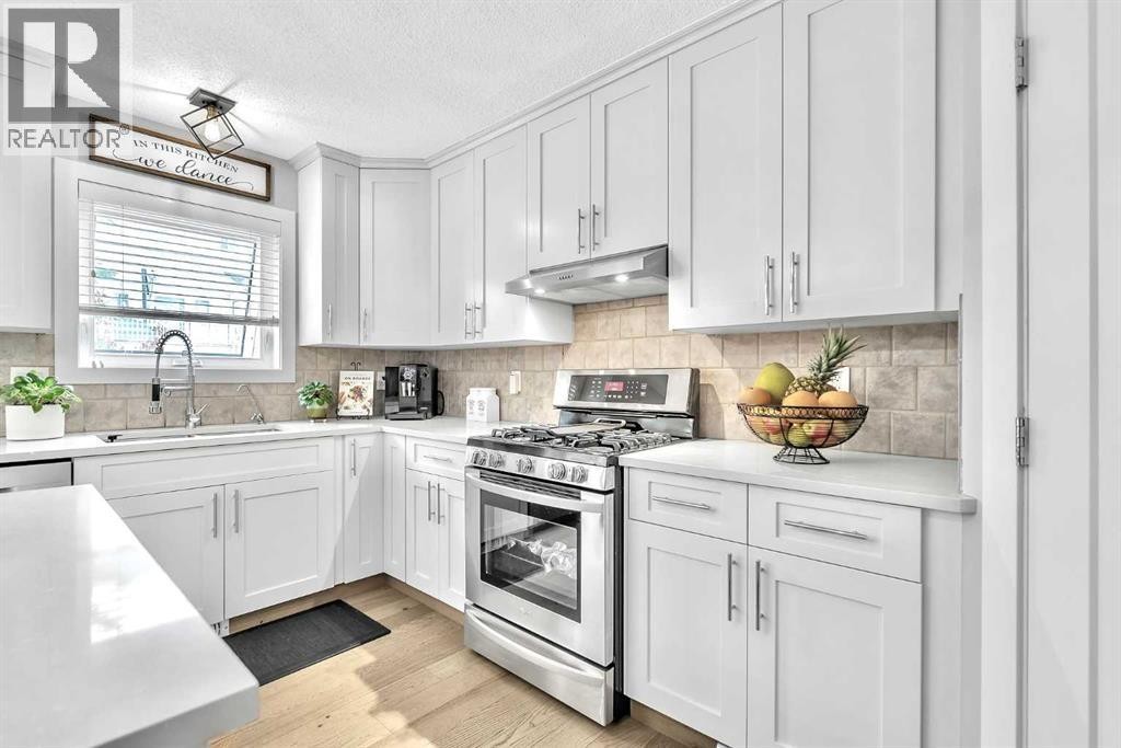 












419 Rocky Ridge Bay NW

,
Calgary,




Alberta
t3g4h8

