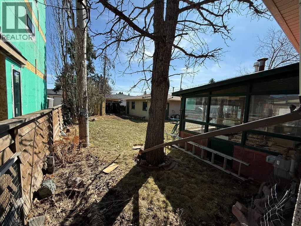 












2716 45 Street SW

,
Calgary,




Alberta
T3E3T4

