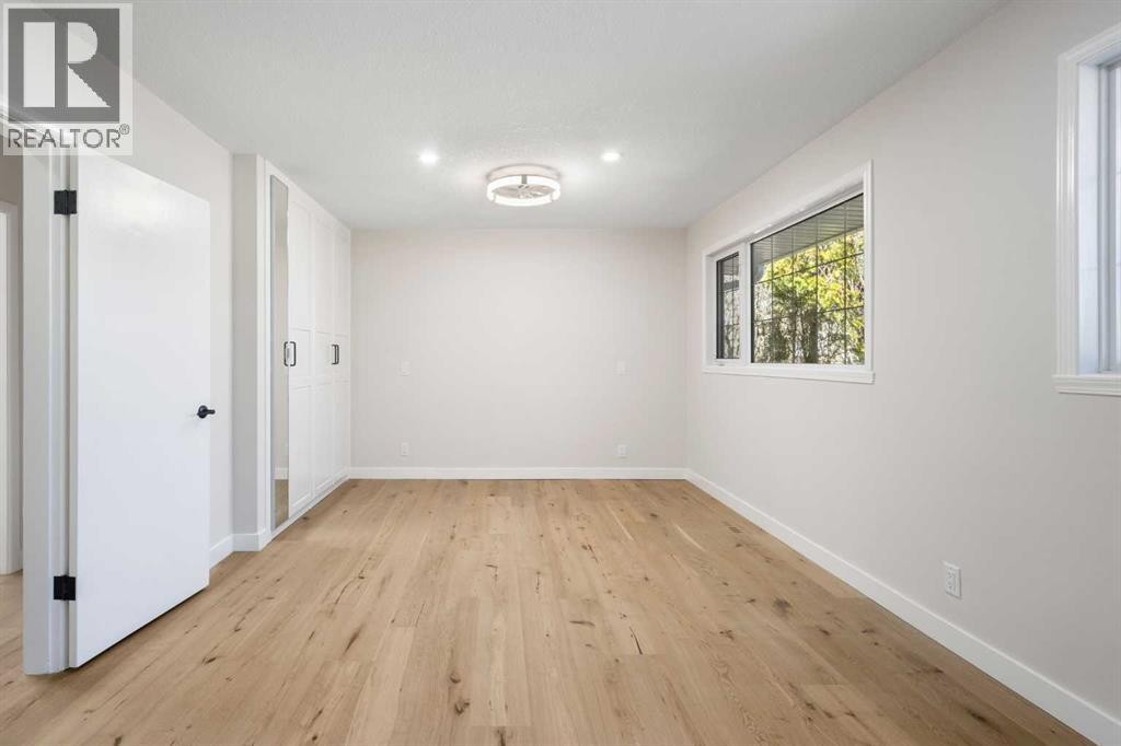 












811 Seattle Drive SW

,
Calgary,




Alberta
T2W0M9

