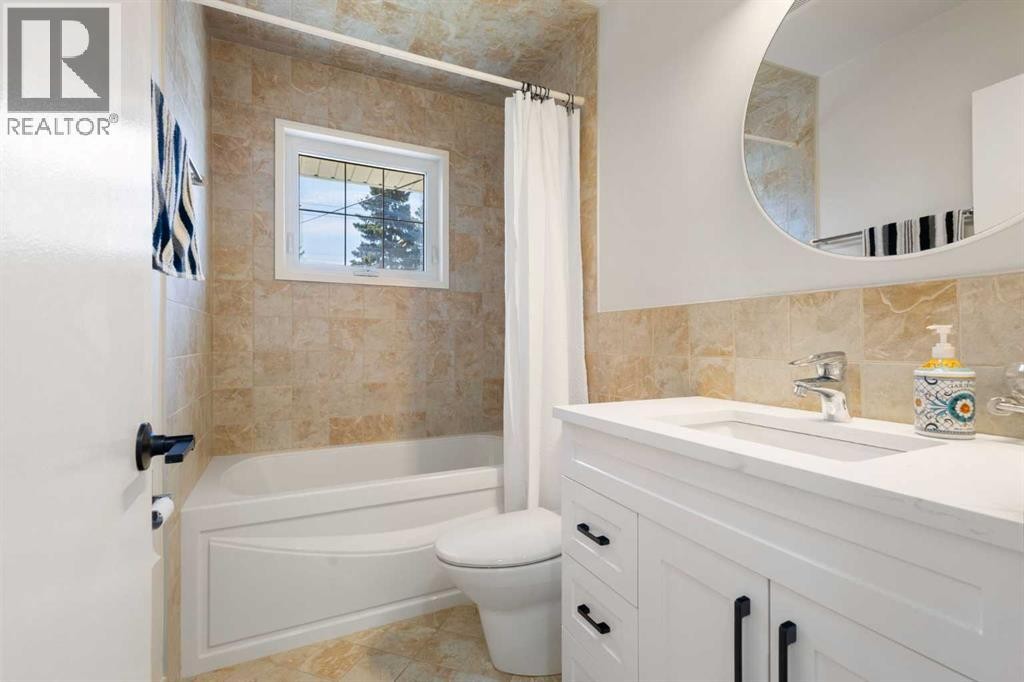 












811 Seattle Drive SW

,
Calgary,




Alberta
T2W0M9

