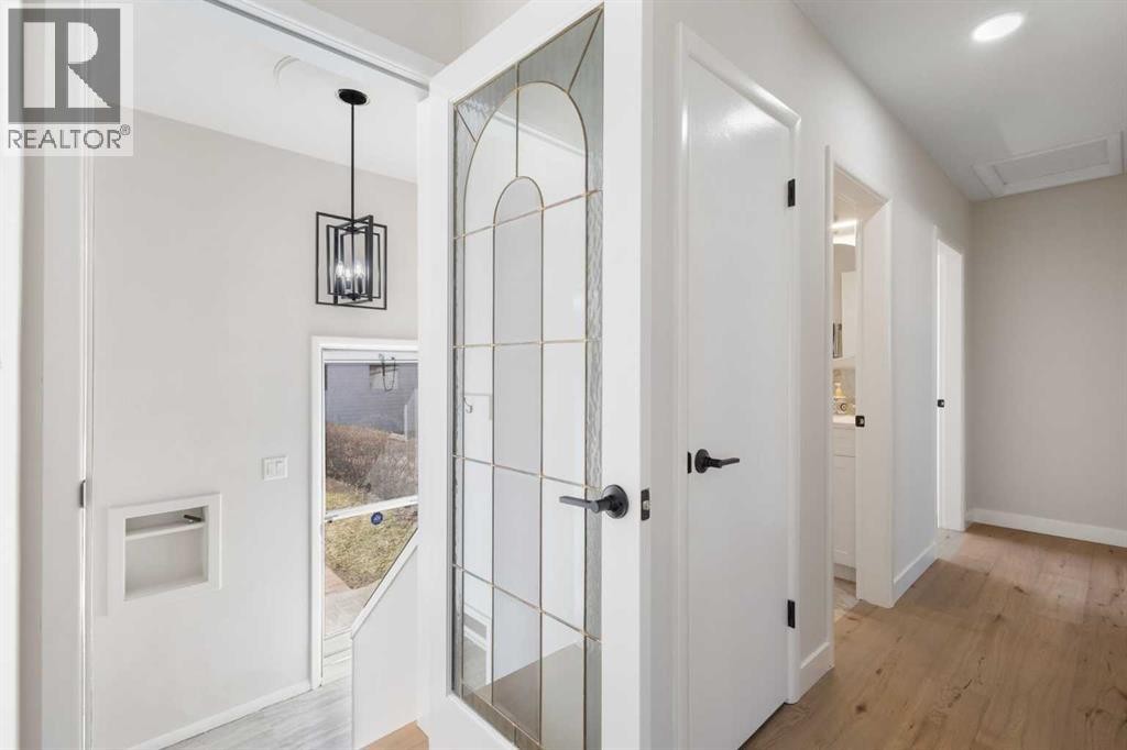 












811 Seattle Drive SW

,
Calgary,




Alberta
T2W0M9

