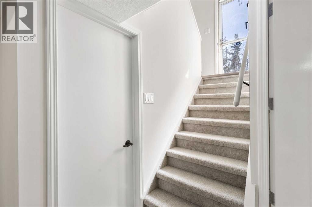 












811 Seattle Drive SW

,
Calgary,




Alberta
T2W0M9

