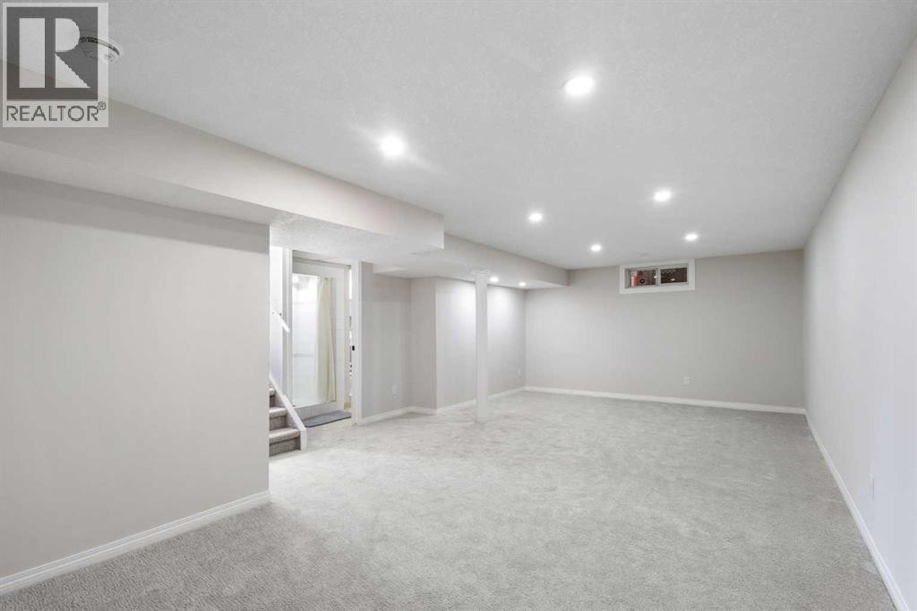 












811 Seattle Drive SW

,
Calgary,




Alberta
T2W0M9

